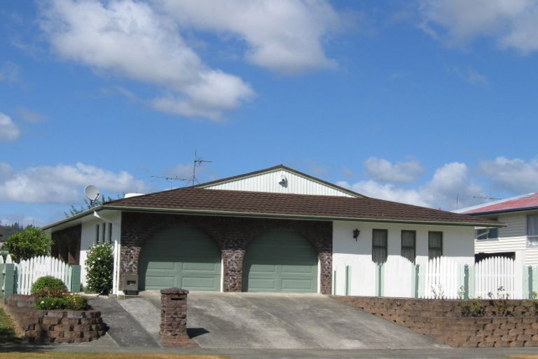 Photo of property in 20 Montana Road, Totara Park, Upper Hutt, 5018