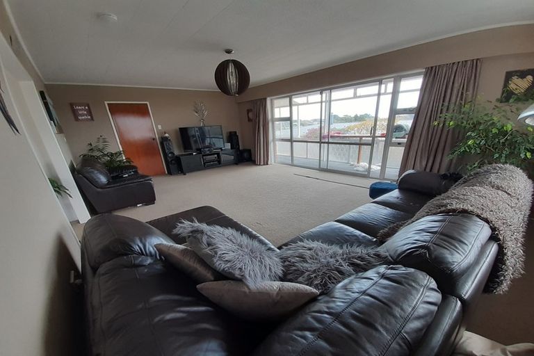 Photo of property in 44 Nevada Drive, Merrilands, New Plymouth, 4312