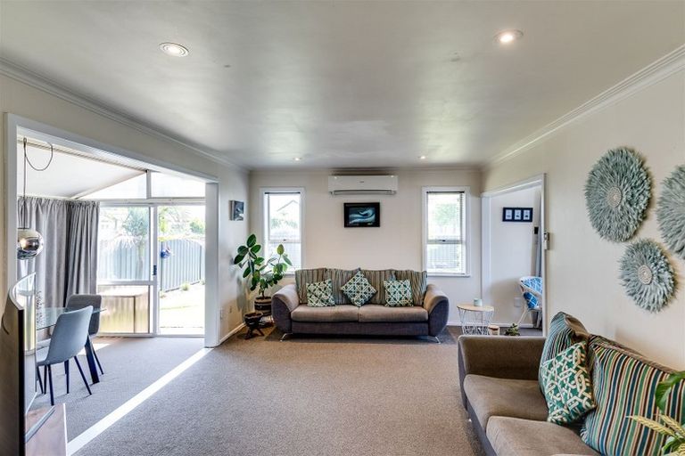 Photo of property in 27 Meeanee Road, Taradale, Napier, 4112