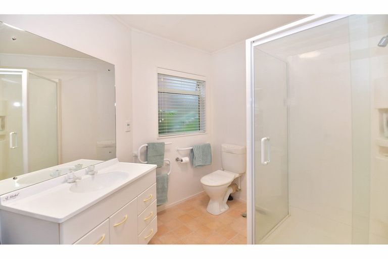 Photo of property in 8 Chalmers Close, Orewa, 0931