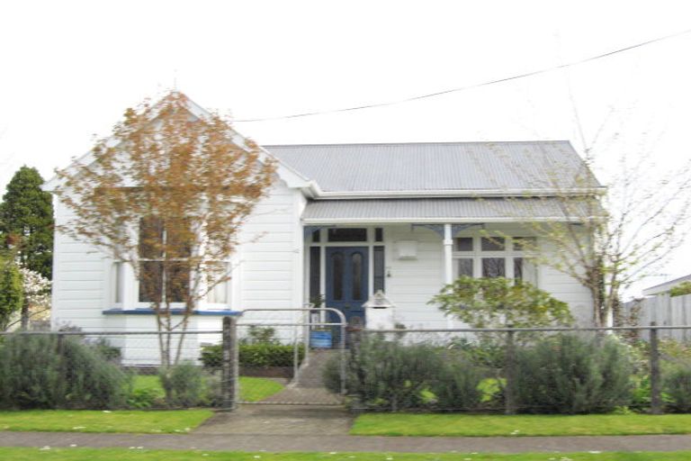 Photo of property in 42 Standish Street, Inglewood, 4330