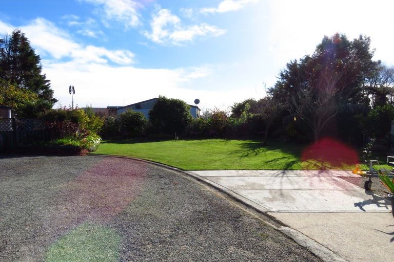 Photo of property in 19 Kew Road, Westport, 7825