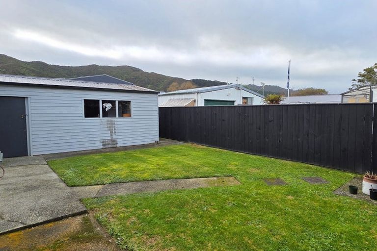 Photo of property in 2b Ipswich Grove, Wainuiomata, Lower Hutt, 5014