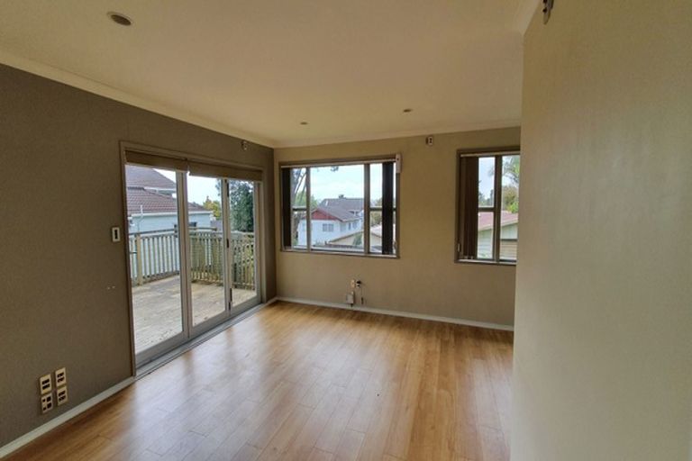 Photo of property in 19 Spence Road, Henderson, Auckland, 0612