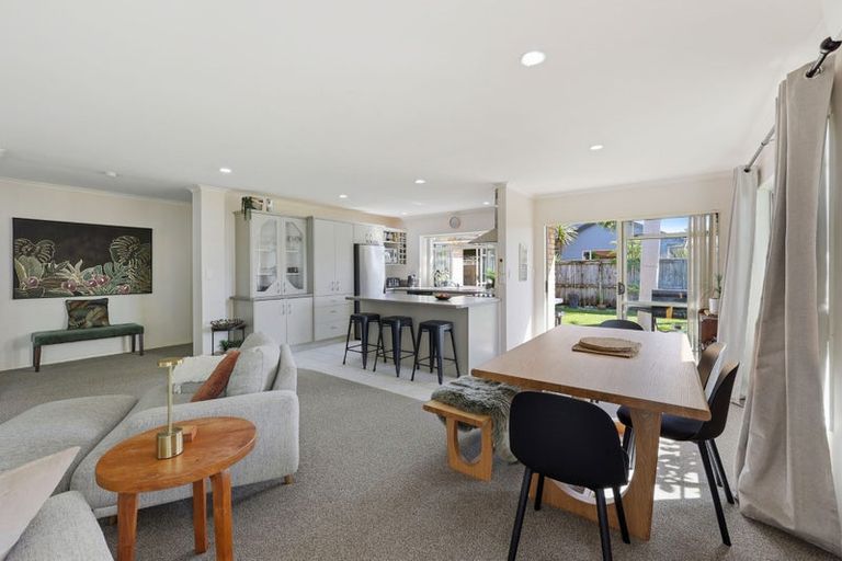 Photo of property in 32 Highfields Terrace, Henderson, Auckland, 0612