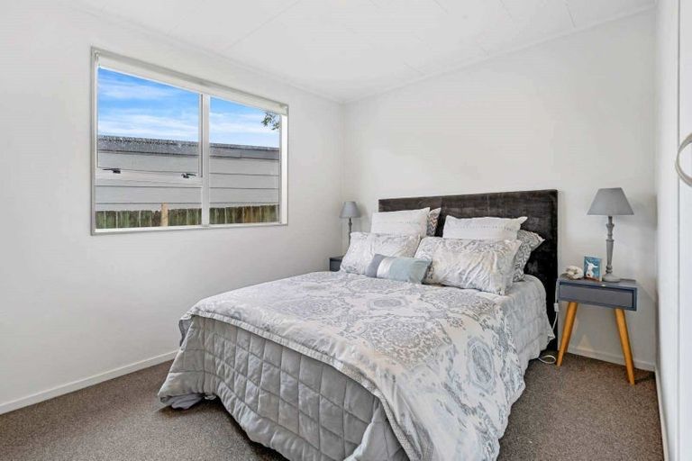 Photo of property in 1/164 Universal Drive, Henderson, Auckland, 0610