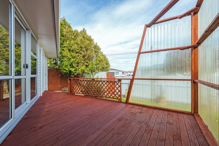 Photo of property in 37 Peters Avenue, Cloverlea, Palmerston North, 4412