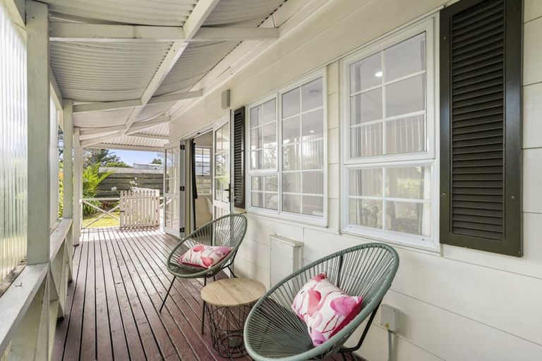 Photo of property in 2/1 Cascades Road, Pakuranga Heights, Auckland, 2010