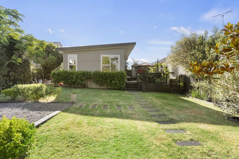 Photo of property in 72 Kiwitea Street, Sandringham, Auckland, 1041