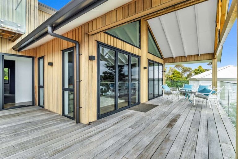 Photo of property in 2d Vipond Road, Stanmore Bay, Whangaparaoa, 0932