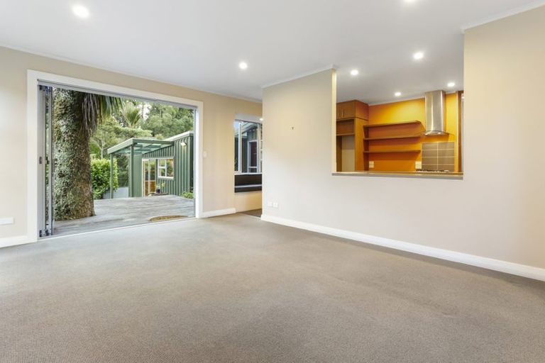 Photo of property in 8 Rimu Road, Oratia, Auckland, 0604