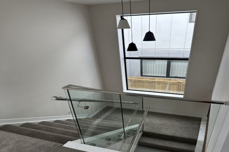 Photo of property in 16 Pohewa Road, Silverdale, 0932