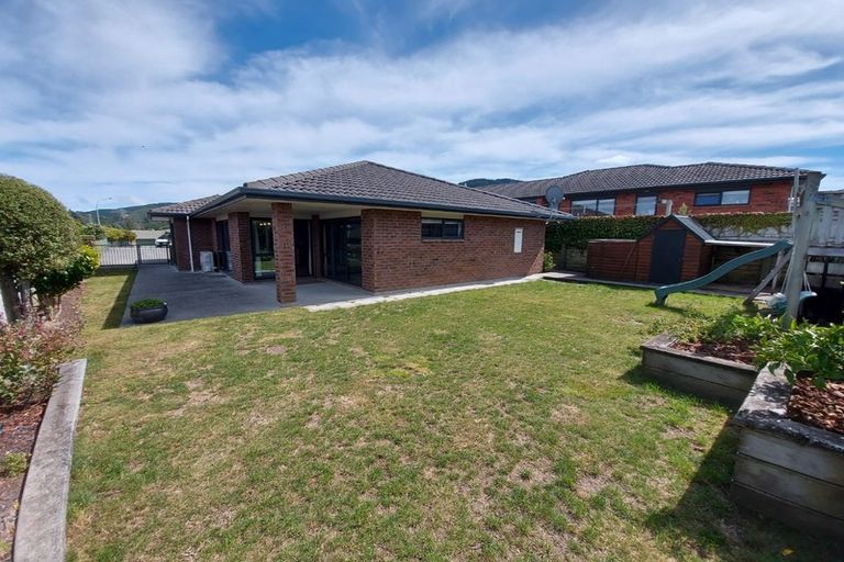 Photo of property in 50 Percy Kinsman Crescent, Riverstone Terraces, Upper Hutt, 5018