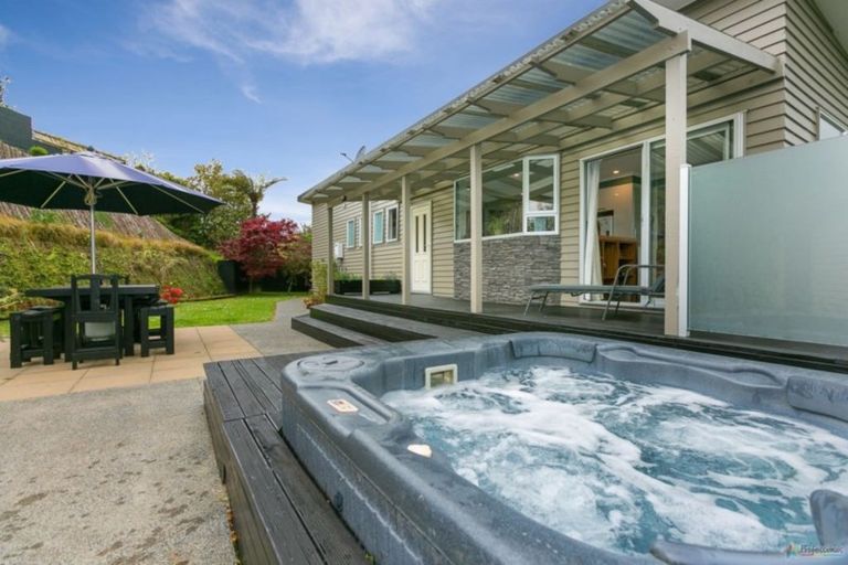 Photo of property in 5a Oawai Place, Marfell, New Plymouth, 4310