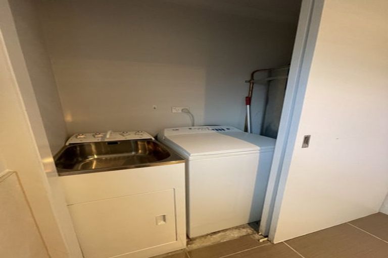 Photo of property in 10 Hinau Street, New Lynn, Auckland, 0600