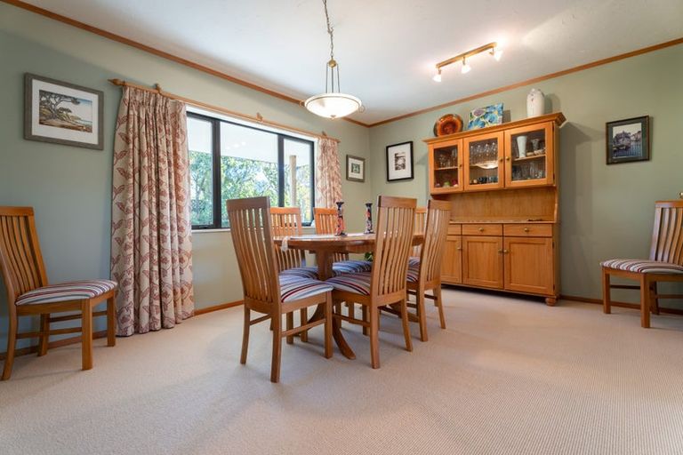 Photo of property in 6 Montrose Grove, Churton Park, Wellington, 6037