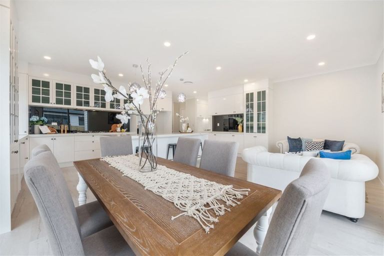 Photo of property in 3 Aklander Rise, Flat Bush, Auckland, 2019