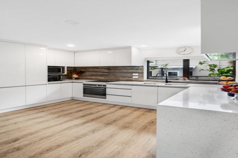 Photo of property in 8 Lamia Place, The Gardens, Auckland, 2105