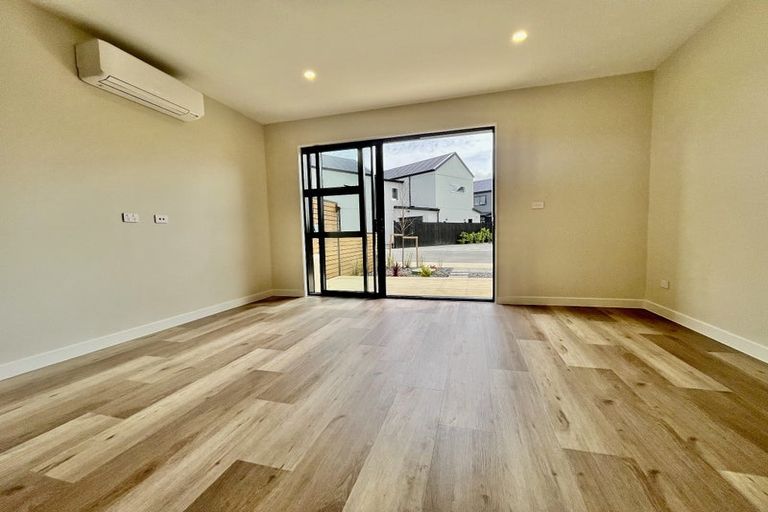Photo of property in 9 Resnik Crescent, Kumeu, 0810
