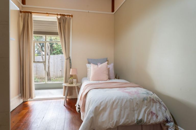 Photo of property in 14 Whanake Street, Titahi Bay, Porirua, 5022