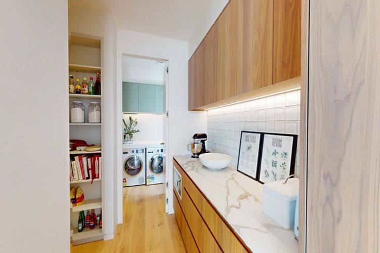 Photo of property in 57 Roxburgh Street, Mount Victoria, Wellington, 6011