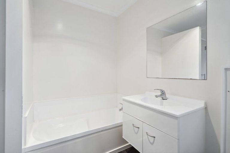 Photo of property in 106 Mako Mako Road, Levin, 5510