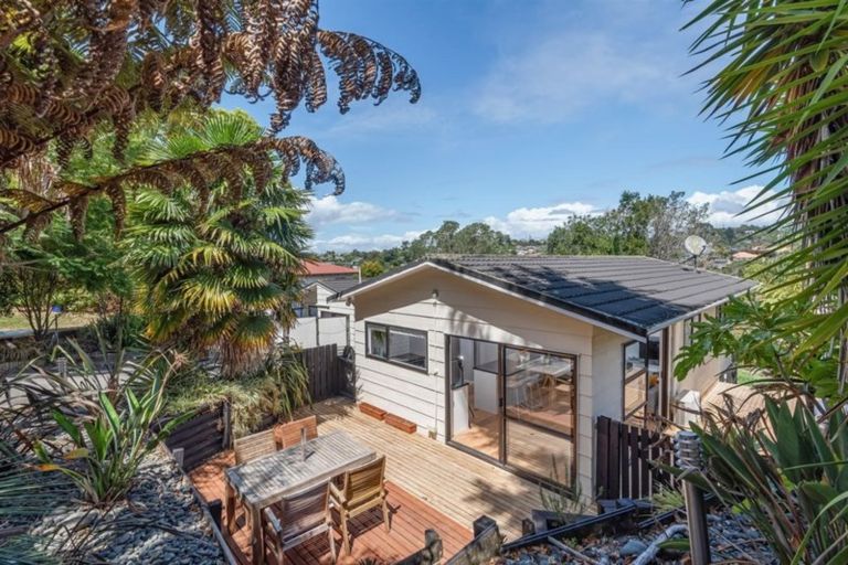 Photo of property in 1/5 Phillipa Place, Browns Bay, Auckland, 0630