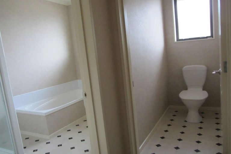 Photo of property in 27 Boston Parade, Kelvin Grove, Palmerston North, 4414