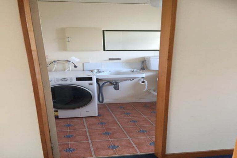 Photo of property in Beresford Apartments, 4/118 Russell Terrace, Berhampore, Wellington, 6023