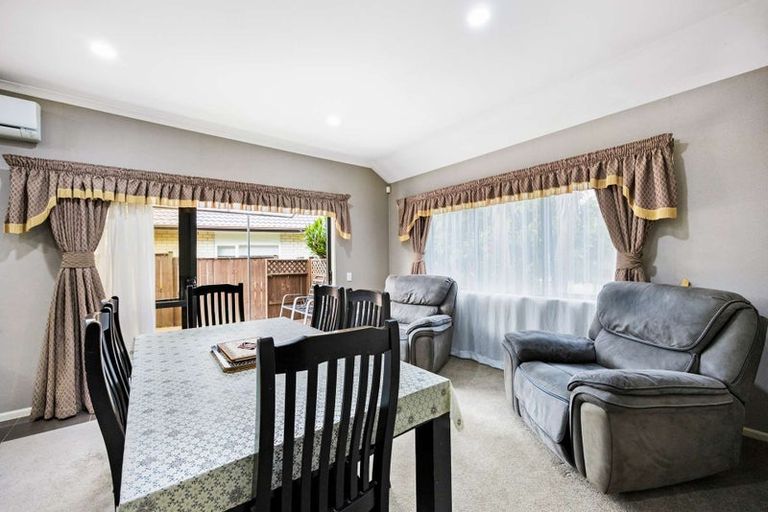 Photo of property in 1 Seresin Crescent, Flat Bush, Auckland, 2016