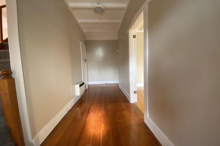 Photo of property in 6 Riro Street, Point Chevalier, Auckland, 1022