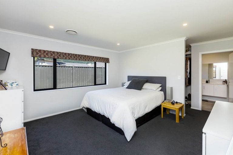 Photo of property in 17 Gilruth Road, Wallaceville, Upper Hutt, 5018