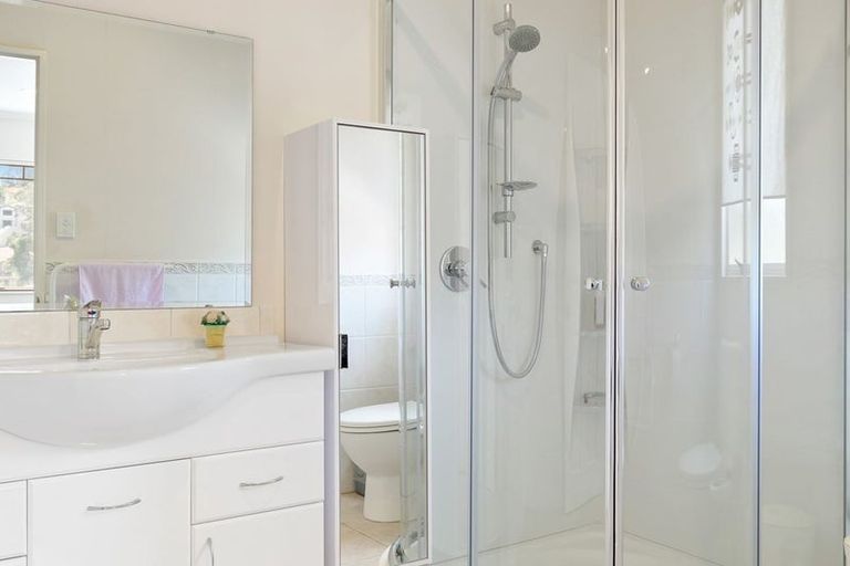 Photo of property in 5 Landvale Court, Browns Bay, Auckland, 0630