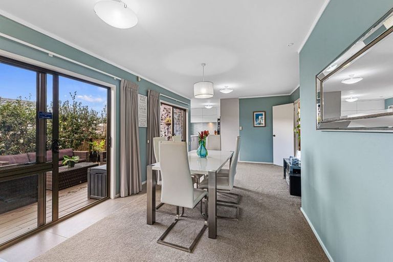 Photo of property in 6 Baronie Court, Half Moon Bay, Auckland, 2012