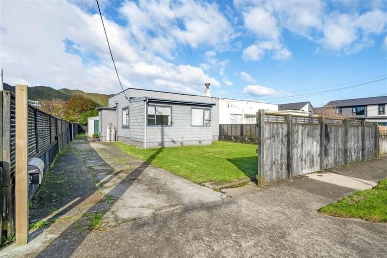 Photo of property in 52 Durham Crescent, Fairfield, Lower Hutt, 5011