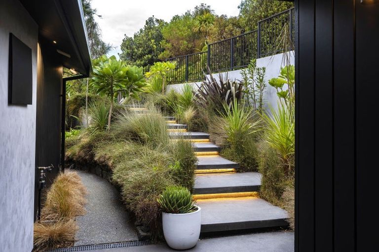 Photo of property in 293 Cannon Hill Crescent, Mount Pleasant, Christchurch, 8081