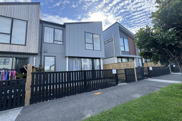 Photo of property in 15 Mahalo Avenue, Wiri, Auckland, 2104