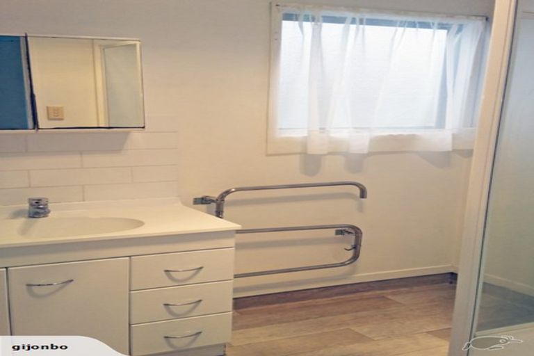 Photo of property in 7a Oteha Valley, Northcross, Auckland, 0632