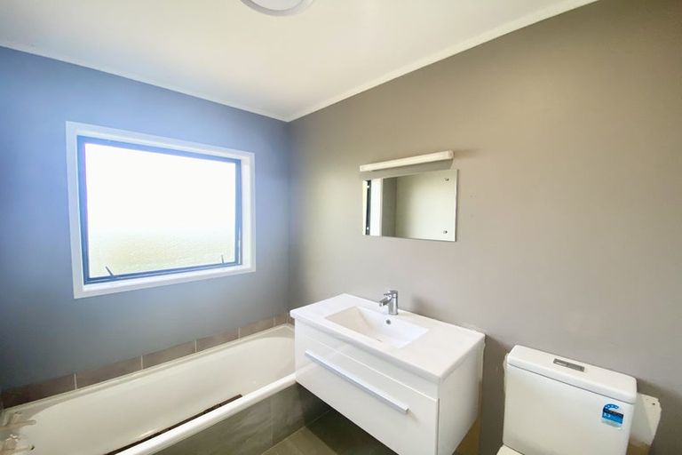 Photo of property in 40 Kewa Road, Albany Heights, Auckland, 0632