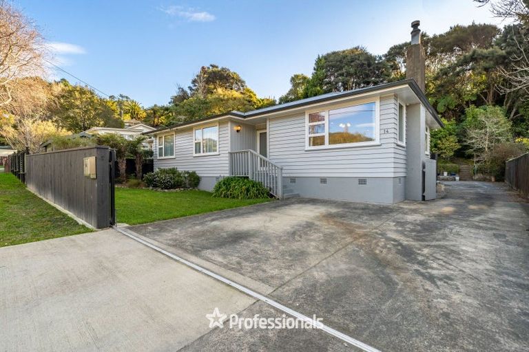 Photo of property in 14 Pinehaven Road, Pinehaven, Upper Hutt, 5019