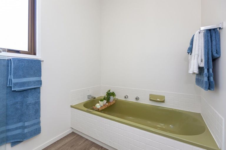 Photo of property in 42 Margaret Road, Raumati Beach, Paraparaumu, 5032