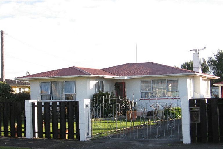 Photo of property in 4 Eton Place, Terrace End, Palmerston North, 4410
