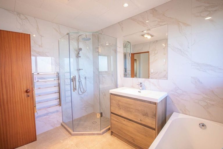 Photo of property in 4 Dalmeny Close, Murrays Bay, Auckland, 0630