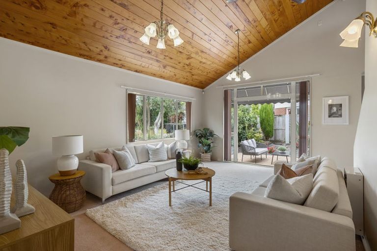 Photo of property in 2/20 Compton Street, Hillcrest, Auckland, 0627