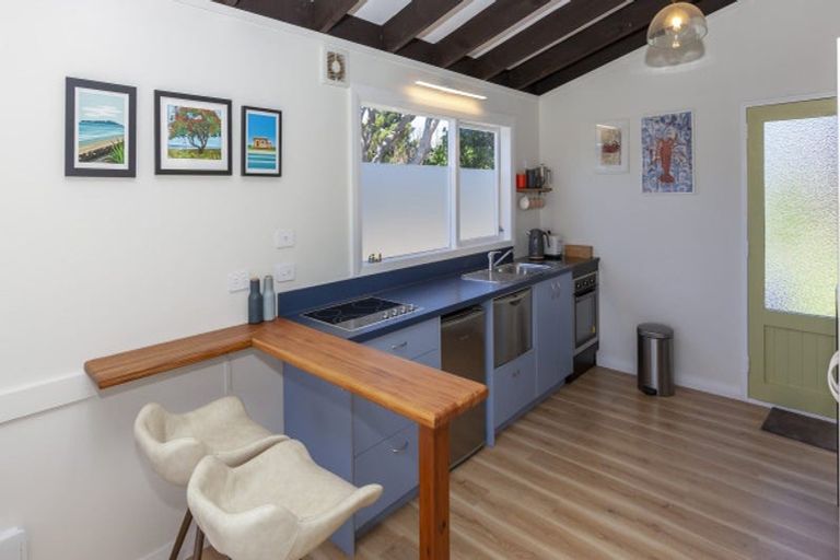 Photo of property in 39 Aperahama Street, Paekakariki, 5034