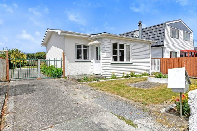 Photo of property in 102 Gibbons Street, Ebdentown, Upper Hutt, 5018