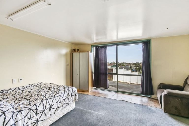 Photo of property in 1/11 Chamade Place, Clover Park, Auckland, 2019