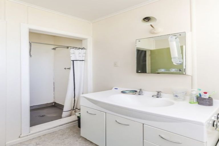 Photo of property in 30 Mana View Road, Paremata, Porirua, 5026