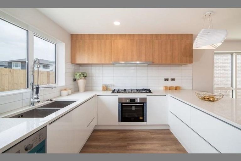 Photo of property in 30 Pikao Place, East Tamaki, Auckland, 2016