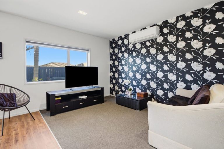 Photo of property in 8 Waterside Drive, Pyes Pa, Tauranga, 3112